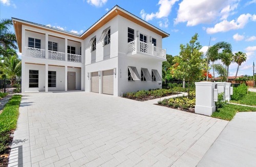 Lake Worth House | 4BR/7BA Lux Pool with Guest House-5 min from Beach