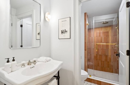 Central Business District Hotel | 4BR + Balcony | The Mary Beth Hotel & Gallery