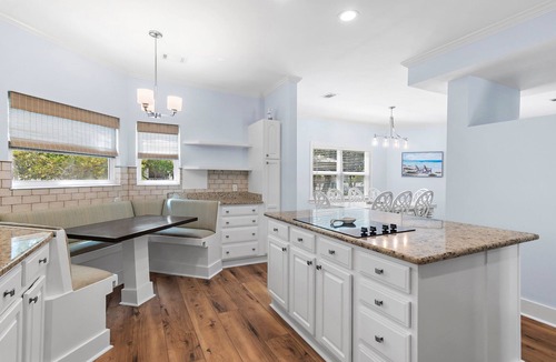 Clipper Cove House | 🏖4BR Beach Retreat-Community Pool-Walk to Beach-By the Ocean Blue🏖