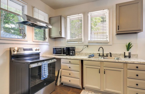 Griffin House | 4BR Griffin Home | Walk Downtown | Large Driveway