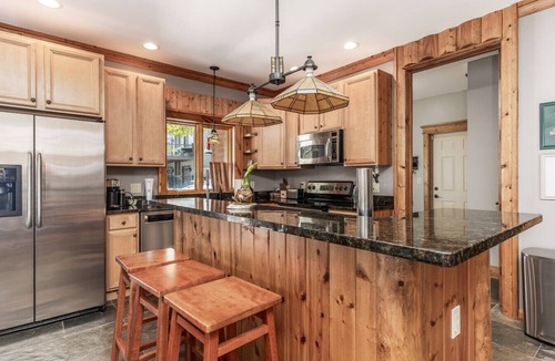 Apple River House | 4BR | Pool Table + Foosball |