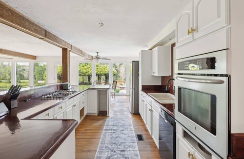 Gracewood House | 5-Acre Retreat Private Pool, Outdoor Bar, Grill, Fishing Pond & Game Room