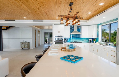 Tavernier House | 5 bed/4 bath Ocean side, right outside of Tavernier Creek Mile Marker 91