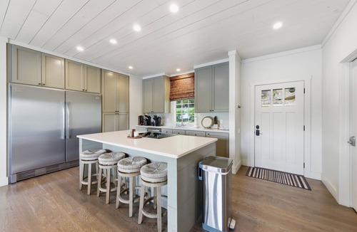 Crane Hill House | 5 BR 4.5 BA house in gated neighborhood with community pool- dock with 25’ boat