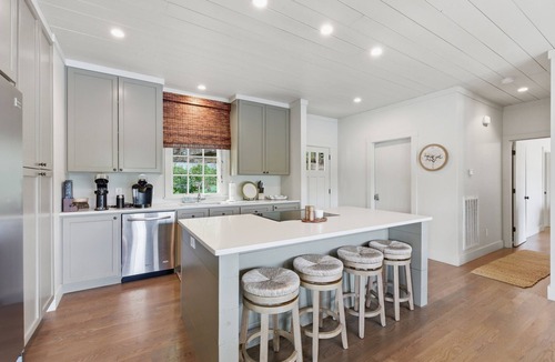 Crane Hill House | 5 BR 4.5 BA house in gated neighborhood with community pool- dock with 25’ boat