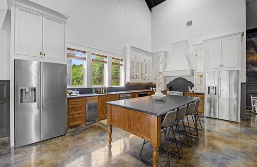 Glenwood House | 5 King Masters, Pool, Putting Green, Hot Tub, Playset, Gameroom, Kayaks, Wedding