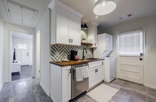 East Side House | 5 min Grant park with Fenced Yard Parking Pet Friendly