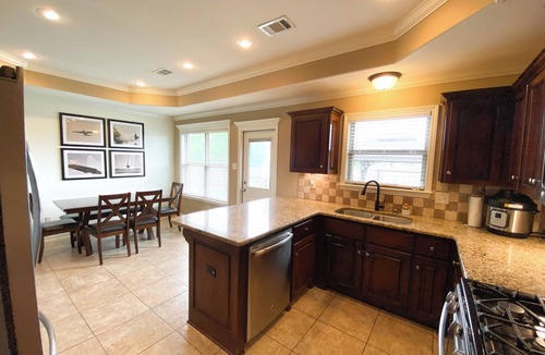 Jacksonville House | 5 mins From Base, Crashpad - Military Member Owned