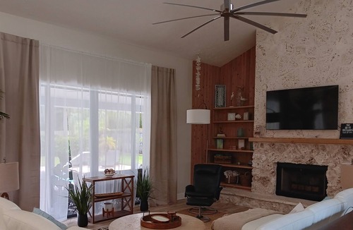 Hobe Sound House | 50% Jan. monthly rental. Close to Beach, Golfing, Shopping, and Dining.