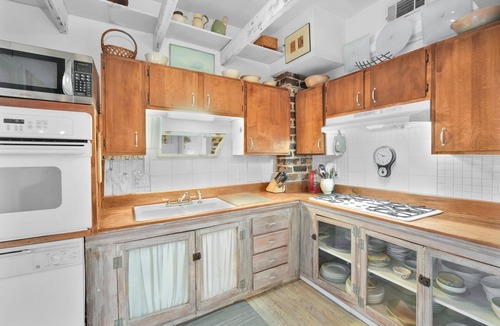 Beach Institute Cottage | 535 E. Gordon St.: 1 BR, 2 BA Cottage in Savannah, Sleeps 2