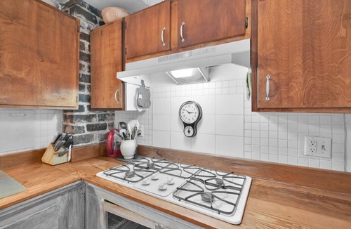 Beach Institute Cottage | 535 E. Gordon St.: 1 BR, 2 BA Cottage in Savannah, Sleeps 2