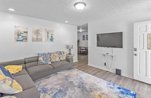 Church Street Villa | 5BD 2BTH Home Near Hartsfield Jackson Airport