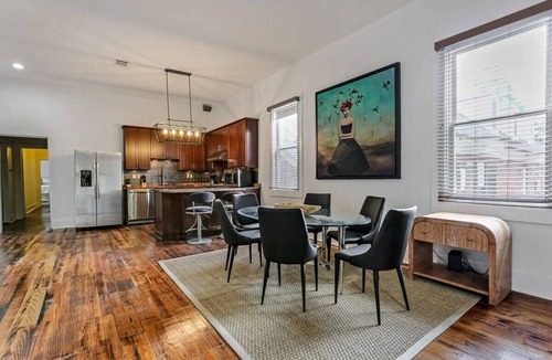Mid-City Apartment | 5BD Retreat|Parking|Outdoor Entertaining|Streetcar