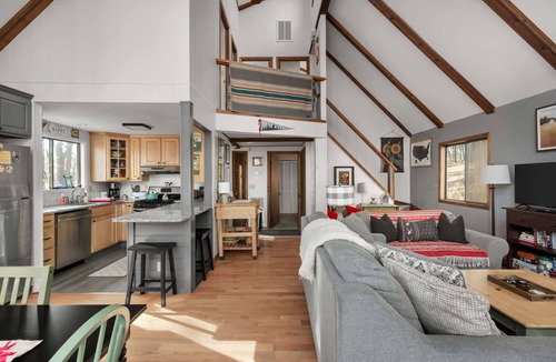 Berkeley Springs Ski Chalet | 5BR chalet w/BBQ grill & deck
