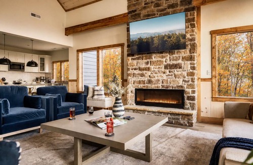 Sevierville Cabin | 5BR Summer Retreat|Pool,Hot Tub,Theater,A+ Views