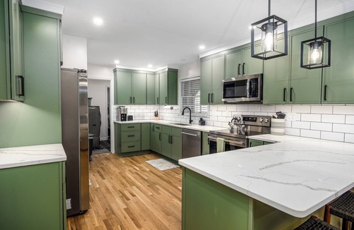 Lilburn House | 6.5 Acres - Remodeled Private Ranch. EV Charger. Fire pit. Comfy and calm.