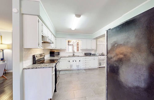 Macon House | 6 Mi to Dtwn: 'Macon Memories' Dog-Friendly Haven