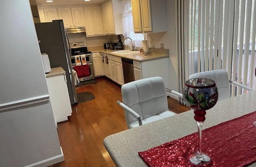 Colesville House | 6BDS HANDS&HEART EXTENDED , LUXURIOUS 6BDR 2.5 BTH