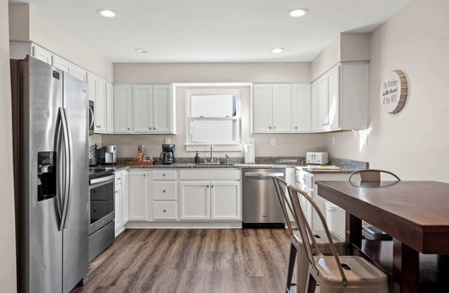 Williamstown House | 6BR Near Ark! Ample Parking, 3 Baths, Sleeps 16!
