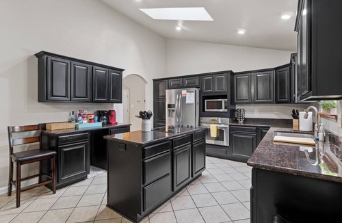 Rockwell House | 7 BDR w/Hot Tub and Games - Discounted Stay Available for 4th as Pool Liner gets Replaced