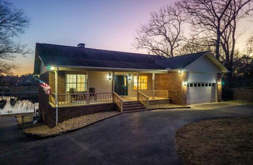 Rockwell House | 7 Bedroom Lakefront w/Heated Pool & Hot Tub