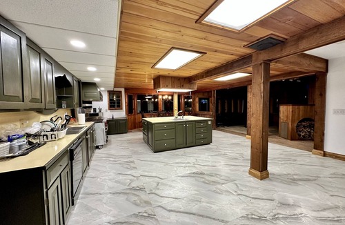 Campobello House | 7 BR Bunk House in Cozy Campobello Sleeps 28