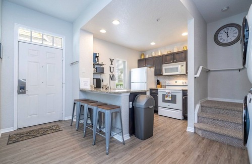 Kissimmee Resort | 7 Dwarfs Resort 4BR Condo - Near Disney & Parks