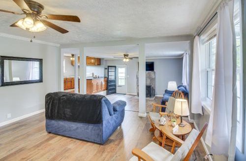 Glasgow House | 7 Mi to Barren River Lake: Quiet Getaway w/Yard!