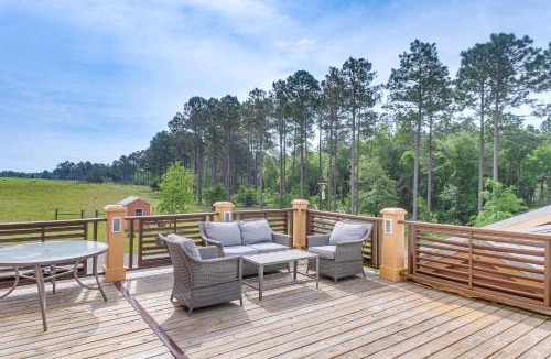 Irwinville House | 7 Mi to Downtown Fitzgerald: Spacious Home w/Deck