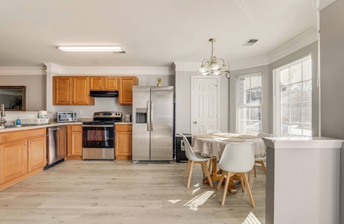 Southwestern House | 7 Mi to Mercedes-Benz Stadium & Dtwn: ATL Townhome