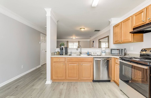 Southwestern House | 7 Mi to Mercedes-Benz Stadium & Dtwn: ATL Townhome