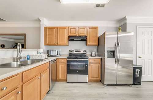 Southwestern House | 7 Mi to Mercedes-Benz Stadium & Dtwn: ATL Townhome