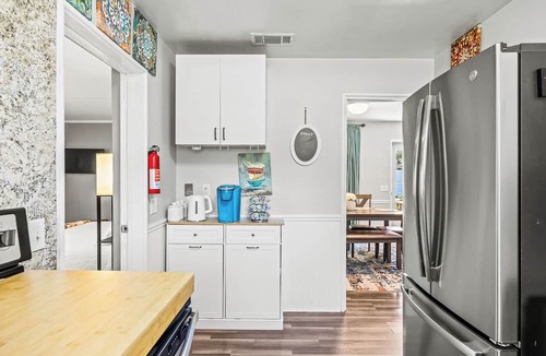 Brunswick House | 7 Mi to St Simons Island! Modern Group Getaway
