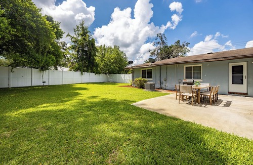 Brunswick House | 7 Mi to St Simons Island! Modern Group Getaway