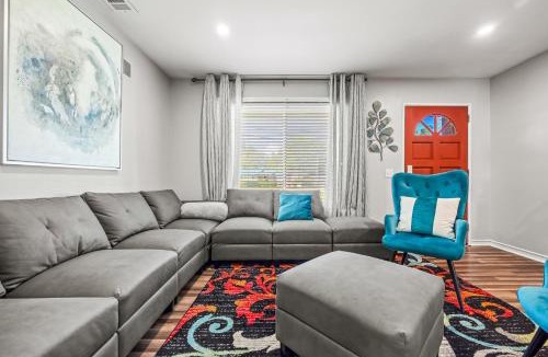 Brunswick House | 7 Mi to St Simons Island! Modern Group Getaway