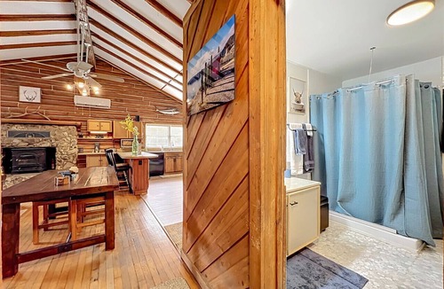 High Springs House | 8.5-Acre Hideaway Pool, Pet-Friendly Retreat