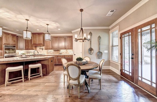 Suwanee House | 8-bedroom Luxury Home, 4.8 Acre w/Pool, Minutes to Suwanee downtown and Lake