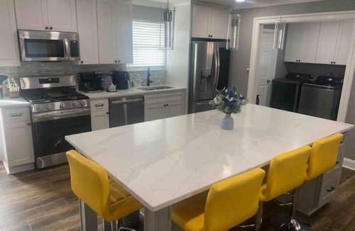 Read Boulevard East House | 8 miles from French Quarter.
