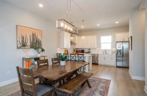 Cumberland Gardens Apartment | *8 mins to Broadway* The Nashville Oasis*