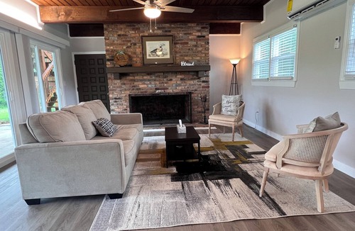 Chesnee Cabin | 88-acre w/Lodge, pavilion, and lake in SC! Sit back and relax at VSL!
