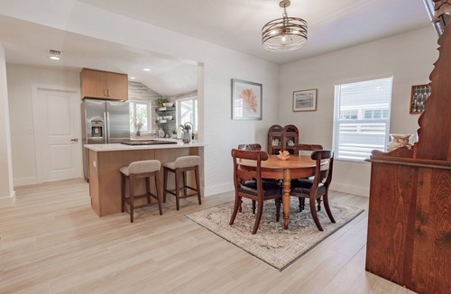 Hillmans House | A Beautiful Bungalow in a Tropical Oasis-Walk to historic district & beaches!