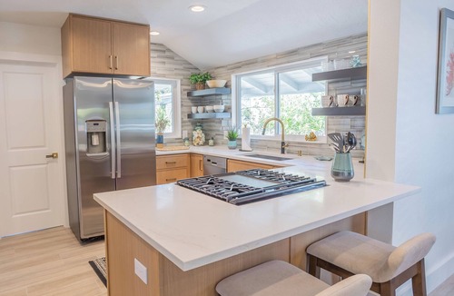 Hillmans House | A Beautiful Bungalow in a Tropical Oasis-Walk to historic district & beaches!