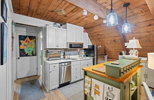 Mentone Cabin | A-Frame w/VIEWS | Walk to Downtown/Park | Pets OK