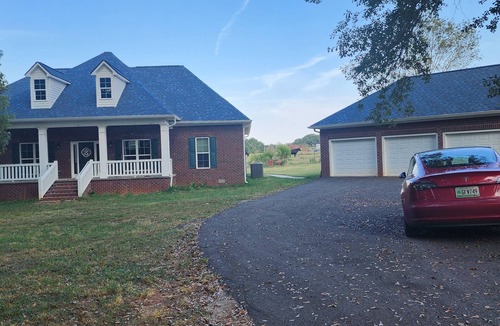 Maysville House | A picturesque getaway in a peaceful countryside lake setting.