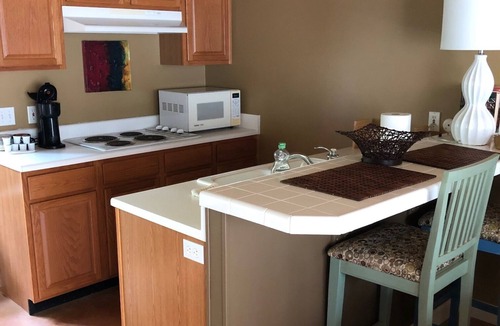 Ferndale Apartment | A QUIET RETREAT IN THE WOODS JUST A FEW MINUTES FROM THE CITY.