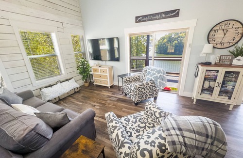 Rockwood Cabin | A Quiet Retreat on the Shore of Watts Bar Lake - Dog Friendly with Lake Access!
