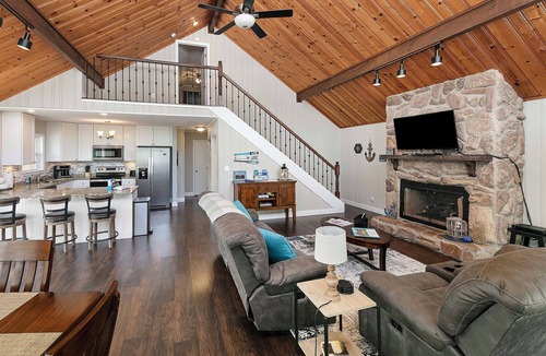 Jacksboro House | A Shore Thing - no steps to dock! Hot tub, fire pit ~ Sleeps 22 ~