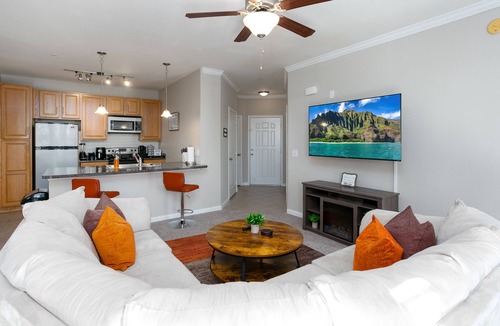 Madison Condo | Abby's Luxurious Cove-10 mins from everywhere