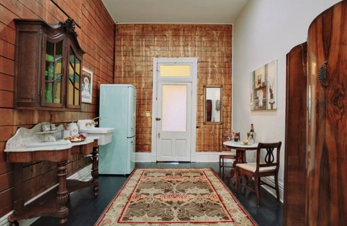 Natchez Condo | Above Main Street Suite -casually elegant, art filled suite in Historic District