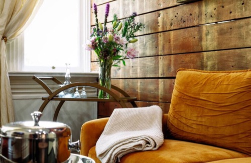 Natchez Condo | Above Main Street Suite -casually elegant, art filled suite in Historic District